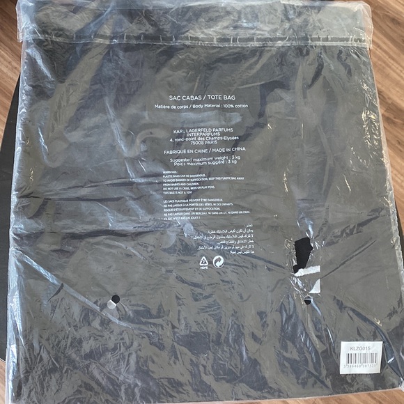 BNWOT Karl Lagerfeld Perfume Tote Bag - Picture 2 of 6